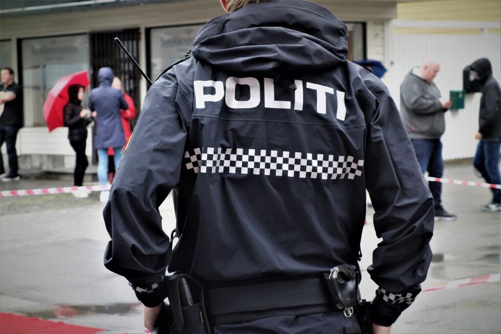 the-police-Norway Daniel DeNiazi, Pixabay 