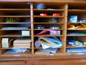 loggawiggler-shelf-Pixabay_196575_1280